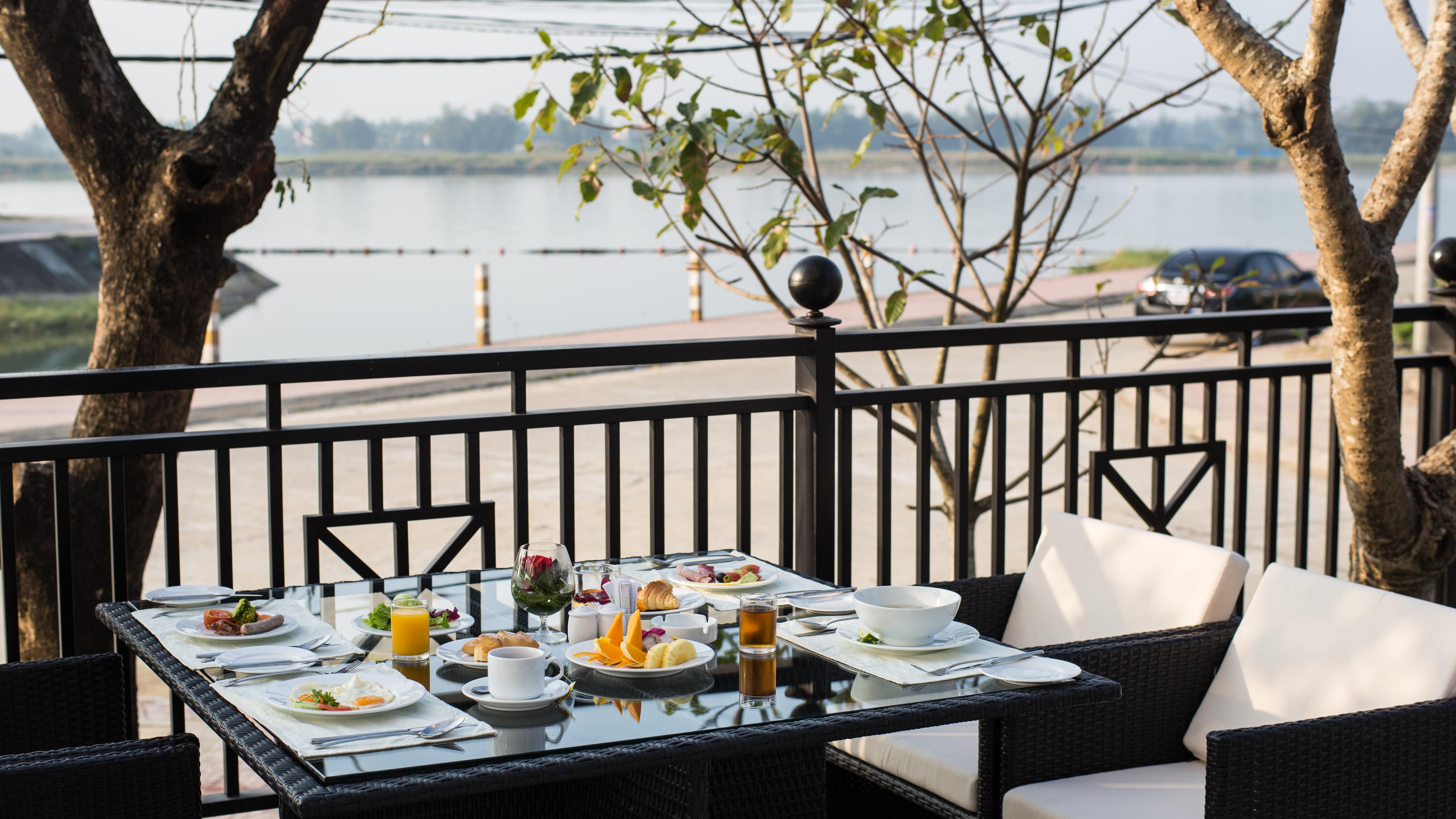Royal Riverside Hoi An Hotel & Spa Kültér fotó