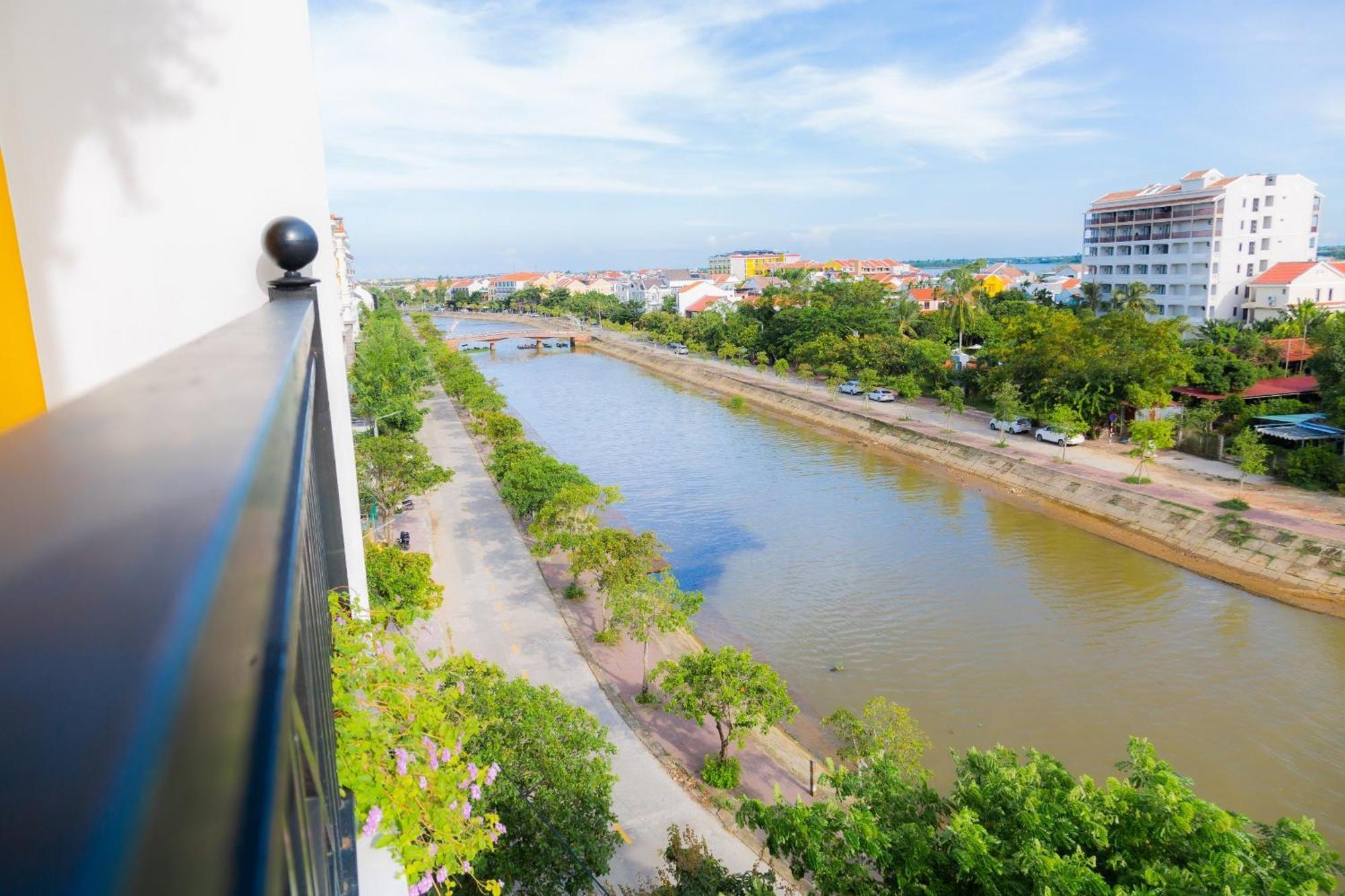 Royal Riverside Hoi An Hotel & Spa Kültér fotó