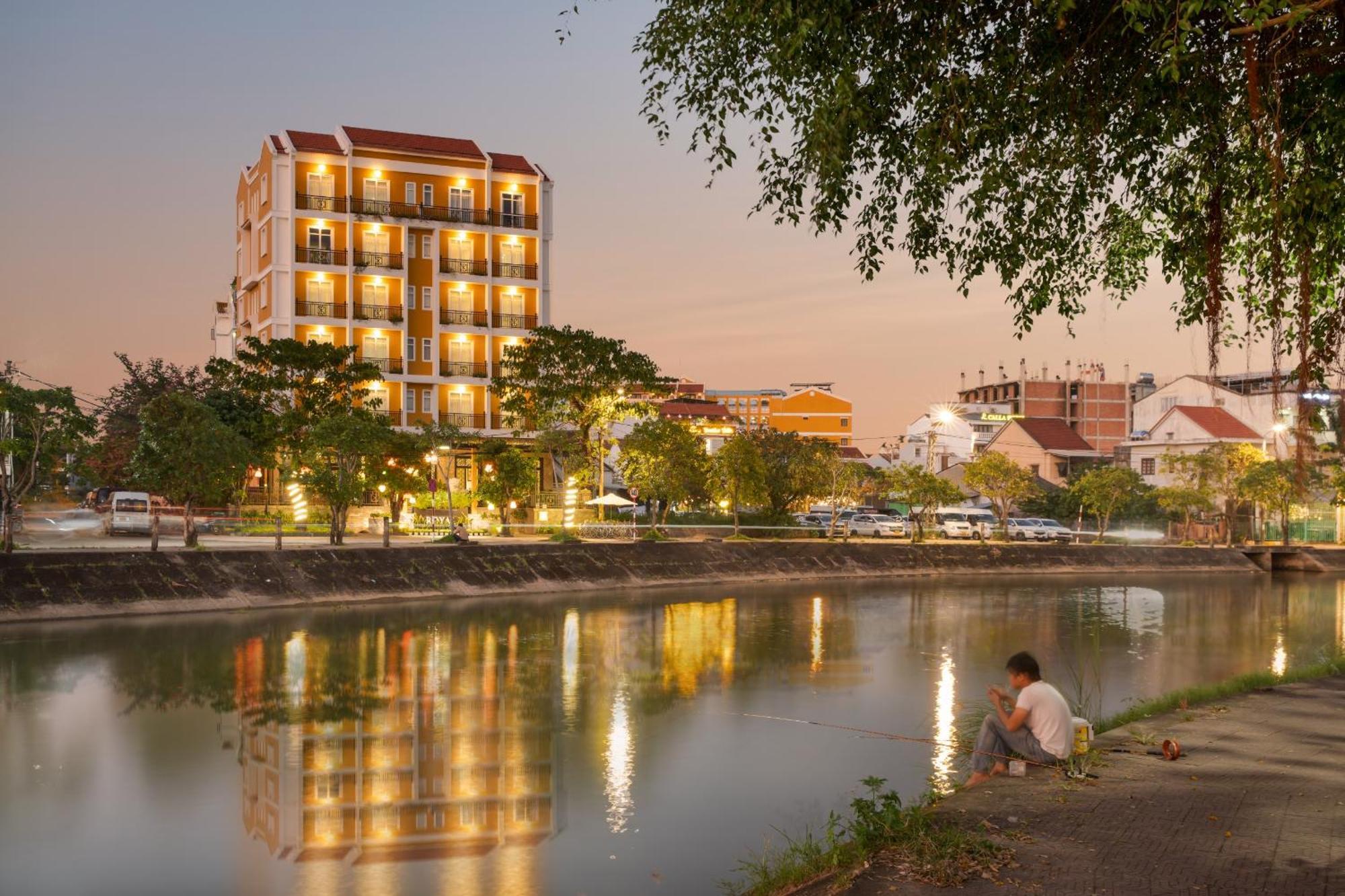 Royal Riverside Hoi An Hotel & Spa Kültér fotó